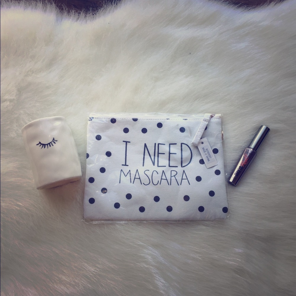 Black and white polka dot makeup bag